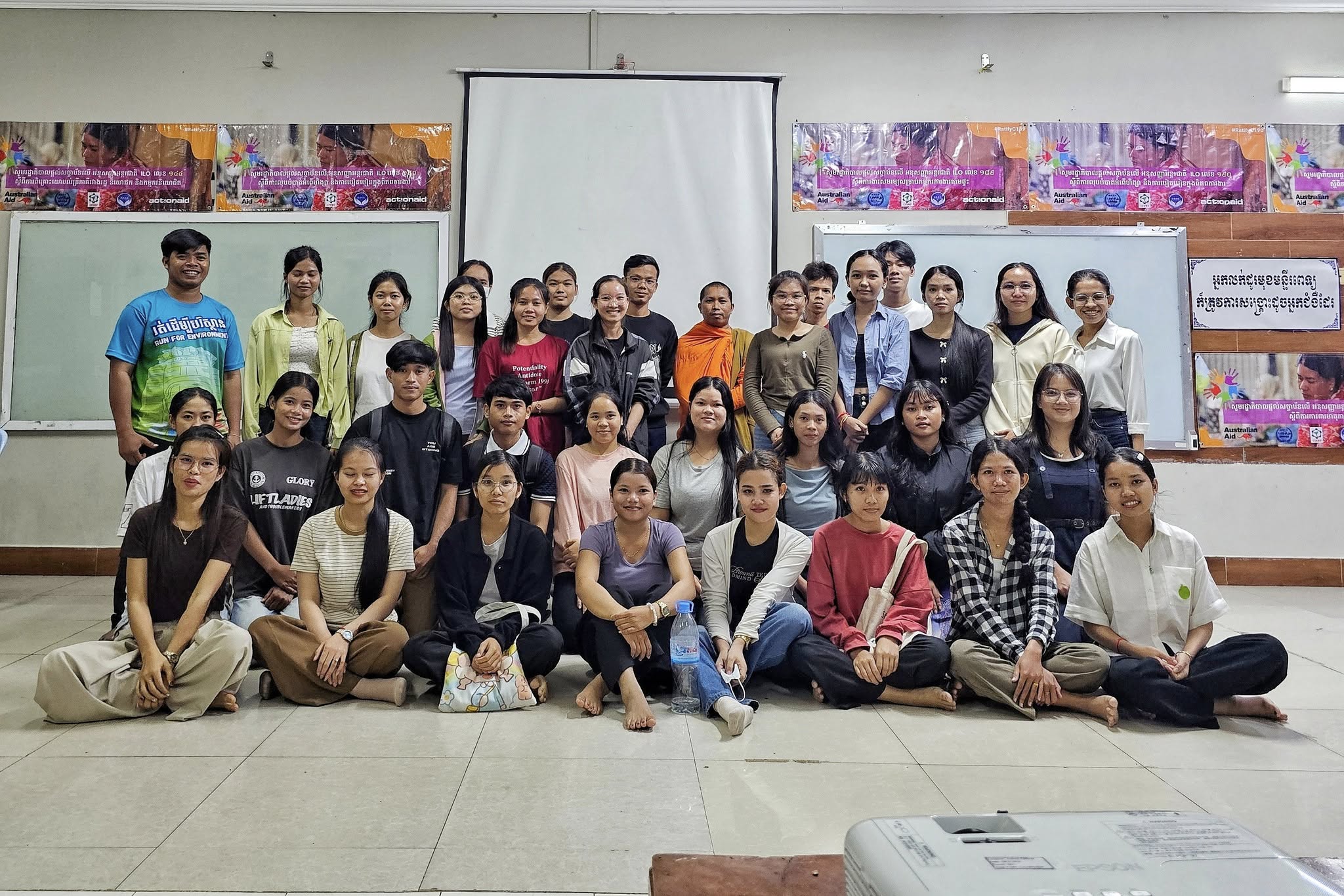 កាលពីថ្ងៃទី០៦ ខែកក្ដដា ឆ្នាំ២០២៥ សមាគមបណ្តាញយុវជនកម្ពុជាបានរៀបចំកិច្ចប្រជុំស្ដីពី ការបើកបវេសនកាលថ្នាក់កុំព្យូទ័រថ្មី នៅសហភាពផ្ទះសាមគ្គី នៃការិយាល័យសមាគមបណ្ដាញយុវជនកម្ពុជា (ប.យ.ក) រាជធានីភ្នំពេញ។